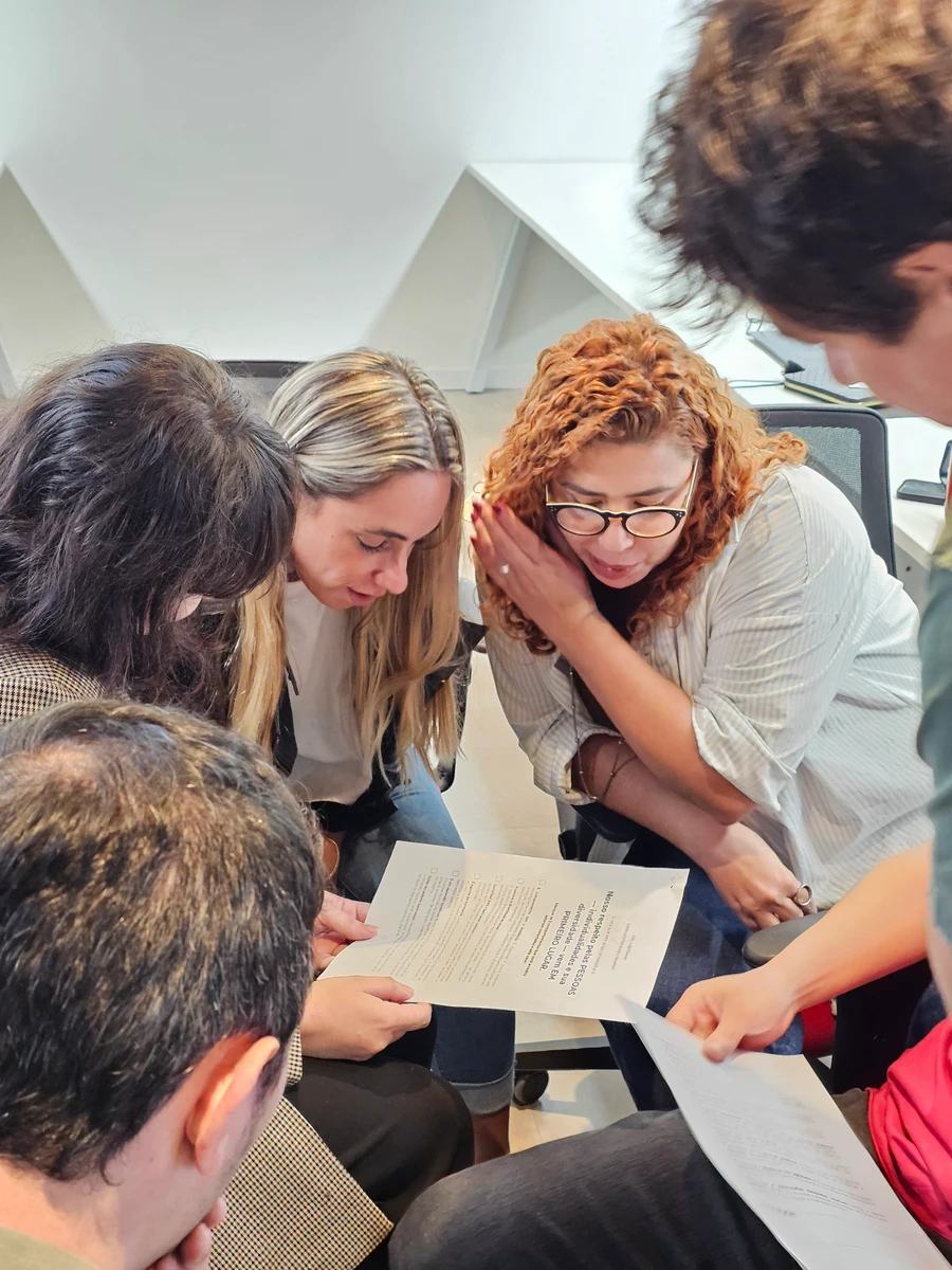 Equipe Logbit em reunião estratégica